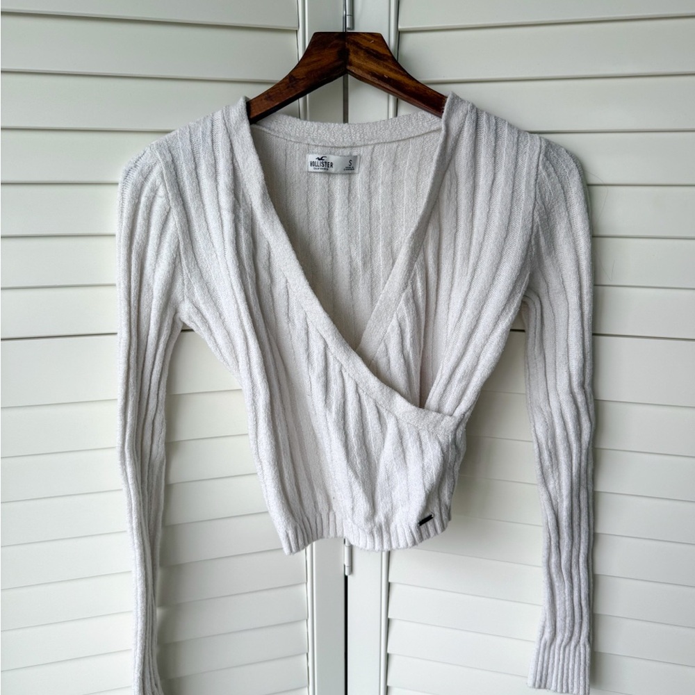 hollister cross over white sweater size s